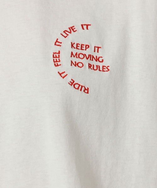 LAKOLE（ラコレ）の「刺繍ロゴクロップドＴ / 753511（Tシャツ/カットソー・レディース・オフホワイト/チャコール/オレンジ・FREE）」の20枚目の写真