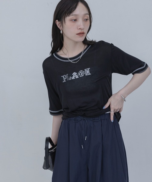 Eimee Law(エイミーロウ)の「PLACE刺繍 レイヤードライクシアーTシャツ(Tシャツ/カットソー・レディース・オフホワイト/イエロー/ボルドー/ブラック・FREE)」の3枚目の写真