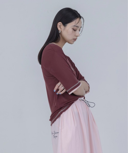 Eimee Law(エイミーロウ)の「PLACE刺繍 レイヤードライクシアーTシャツ(Tシャツ/カットソー・レディース・オフホワイト/イエロー/ボルドー/ブラック・FREE)」の5枚目の写真