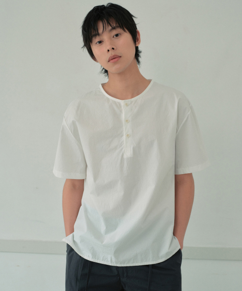 WEDNESDAY OASIS(ウェンズデーオアシス)の「コーブ ヘンリーネック ハーフシャツ_IVORY(WB6SH06)(シャツ/ブラウス・メンズ・アイボリー・MEDIUM/LARGE)」の2枚目の写真
