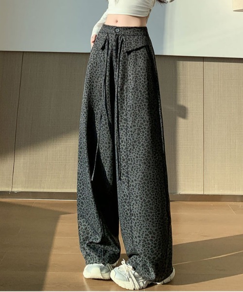 ＆soiree（アンドソワレ）の「フロントデザインレオパードルーズワイドパンツ（その他パンツ・レディース・チャコール/ブラウン・SMALL/MEDIUM/LARGE/X-LARGE）」の3枚目の写真