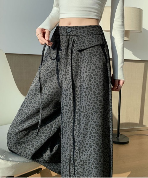 ＆soiree（アンドソワレ）の「フロントデザインレオパードルーズワイドパンツ（その他パンツ・レディース・チャコール/ブラウン・SMALL/MEDIUM/LARGE/X-LARGE）」の4枚目の写真