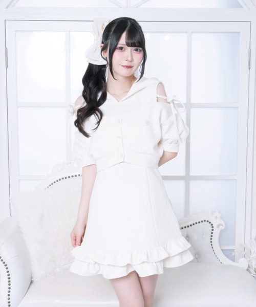 LAFARY(ラファリー)の「エンブレムロゴパーカーワンピ(ワンピース・レディース・アイボリー/ベージュ/チャコールグレー・FREE)」の1枚目の写真