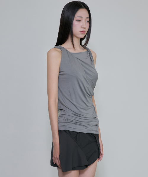 FLAREUP（フレアアップ）の「Braided Asymmetrical Sleeveless (FL-166_Gray)（Tシャツ/カットソー・レディース・ダークグレー・OS）」の12枚目の写真