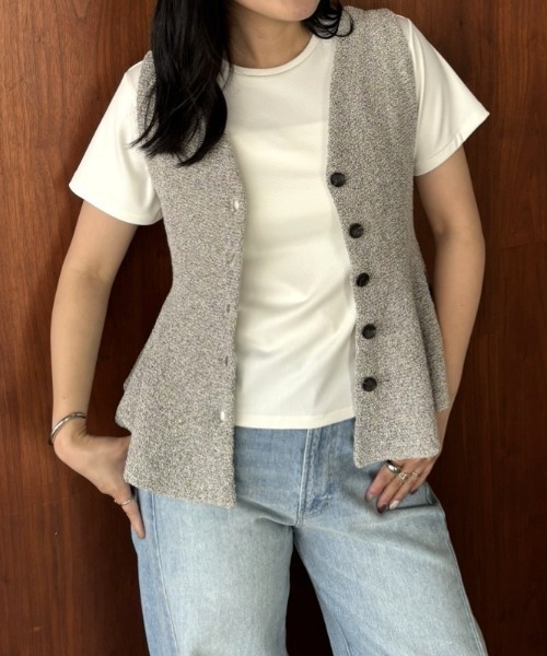 A part by(アパートバイ)の「ブークレペプラムニットノースリーブ(ベスト・レディース・アイボリー/ブラック系その他2/ベージュ・FREE)」の2枚目の写真
