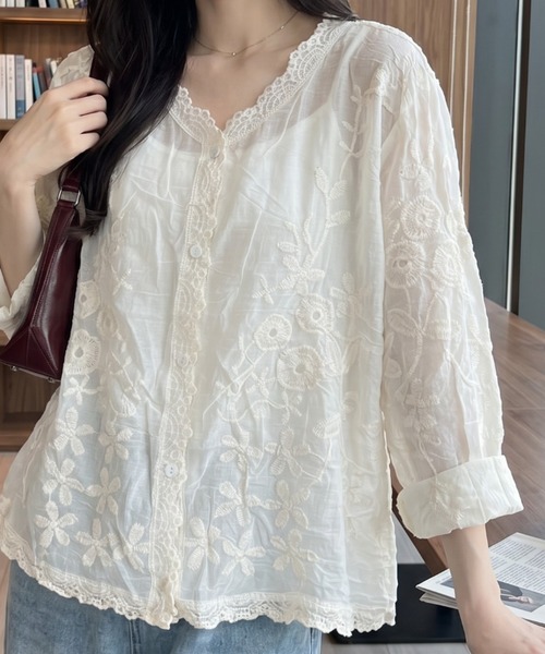 umune（ウムネ）の「シアーカーディガン レース 刺繍 長袖 Vネック 前開き 透け感 羽織り ブラウス フェミニン きれいめ トップス 夏（カーディガン/ボレロ・レディース・オフホワイト/ライトベージュ・FREE）」の7枚目の写真