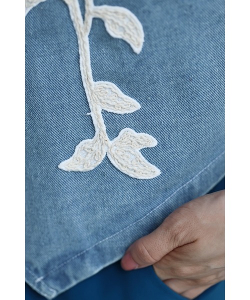 cawaii(カワイイ)の「バラの花刺繍浮き立つデニムベスト(ベスト・レディース・ブルー・FREE)」の18枚目の写真