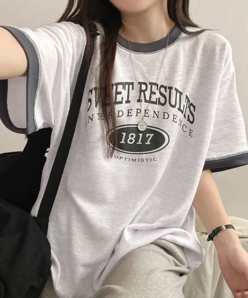VIVID LADY(ビビッドレディー)の「カレッジロゴ バイカラー 半袖Tシャツ(Tシャツ/カットソー・レディース・ライトグレー/ネイビー/ワイン・FREE)」の4枚目の写真