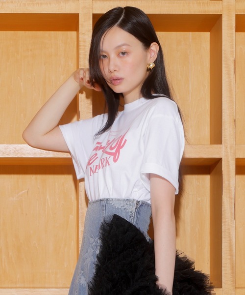 AND COUTURE(アンドクチュール)の「オーバーサイズロゴ Tシャツ(Tシャツ/カットソー・レディース・オフホワイト/ホワイト系その他・FREE)」の16枚目の写真