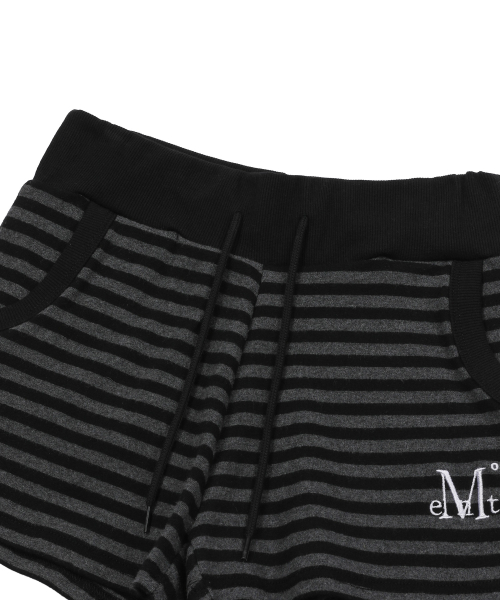 MUCENT(ムセント)の「モーションストライプボタンバンディングショーツ(その他パンツ・レディース・チャコールグレー・FREE)」の4枚目の写真