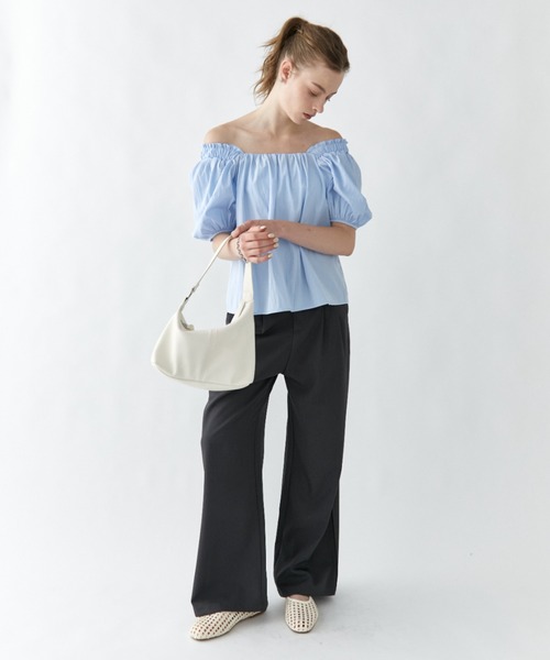 ELTONE(エルトーン)の「ギャザーパフスリーブブラウス(シャツ/ブラウス・レディース・ブラック/ブルー/ホワイト・FREE)」の11枚目の写真
