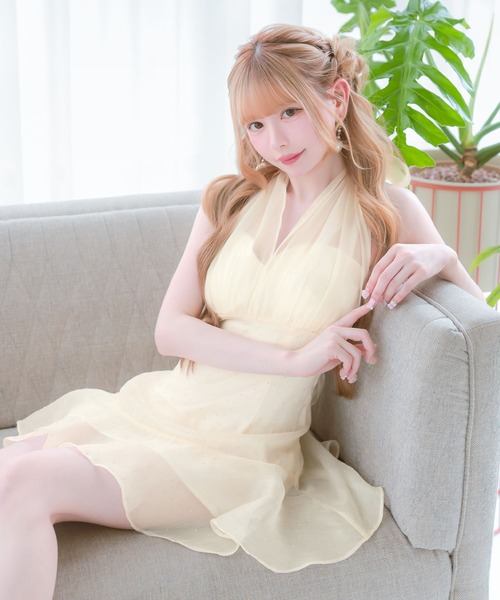 Tika(ティカ)の「キャバドレス ミニ フレア ノースリーブ チュール バックリボン ホルター シアー ドット ビジュー セクシードレス(ドレス・レディース・クリーム/ブラック・XL/M/L/S)」の4枚目の写真