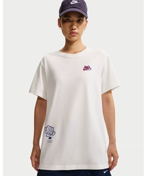 NIKE（ナイキ）の「《NIKEアパレル》ASWNSWNKCLSCBFTEEGRF2（Tシャツ/カットソー・レディース・ブラック/ホワイト系その他・2XL/L/M/S/XL）」の2枚目の写真