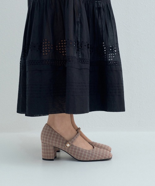 CHARLES & KEITH(チャールズ & キース)の「Marie マリー パール メリージェーン パンプス(パンプス・レディース・ブラック系その他7/クリーム/マルチ・25.5cm/23.5cm/23cm/22.5cm/24.5cm/25cm)」の3枚目の写真