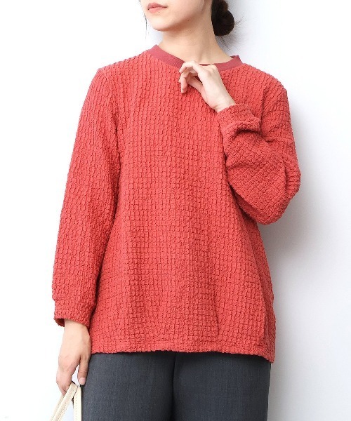 MB mint breeze(エムビーミントブリーズ)の「【L~6L 大きいサイズ】タックヘムプルオーバー(Tシャツ/カットソー・レディース・レッド/ブラック/ブラウン・5L/4L/3L/LL/6L)」の3枚目の写真