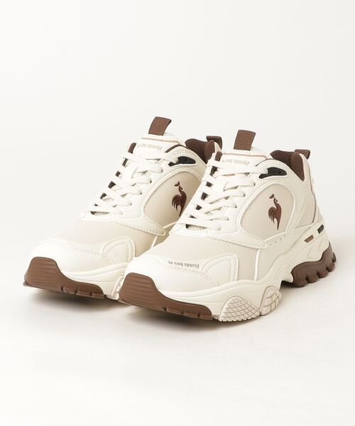 le coq sportif（ルコックスポルティフ）の「LCS バスク IV  /  LCS BASQUE IV（スニーカー・メンズ・ホワイト×ネイビー/ベージュ/シルバー×ブルー・22.5cm/23.0cm/23.5cm/24.0cm/24.5cm/25.0cm/25.5cm/26.0cm/26.5cm/27.0cm/27.5cm/28.0cm）」の2枚目の写真