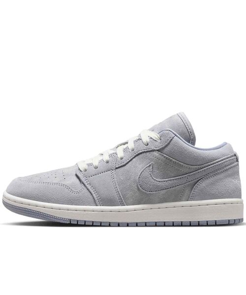 JORDAN BRAND(ジョーダンブランド)の「エア ジョーダン 1 LOW SE ウィメンズシューズ / Air Jordan 1 Low SE Women's Shoes IW0819-498 Obsidian Mist(スニーカー・レディース・ブルーグレー・22/24/26/25.5/24.5/23.5/22.5/23/25)」の1枚目の写真