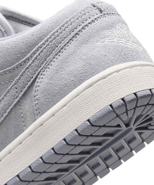 JORDAN BRAND(ジョーダンブランド)の「エア ジョーダン 1 LOW SE ウィメンズシューズ / Air Jordan 1 Low SE Women's Shoes IW0819-498 Obsidian Mist(スニーカー・レディース・ブルーグレー・22/24/26/25.5/24.5/23.5/22.5/23/25)」の5枚目の写真