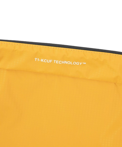 HUF（ハフ）の「huf eightynine MID SHOULDER BAG（ショルダーバッグ・メンズ・ブラック/マスタード・O/S）」の13枚目の写真