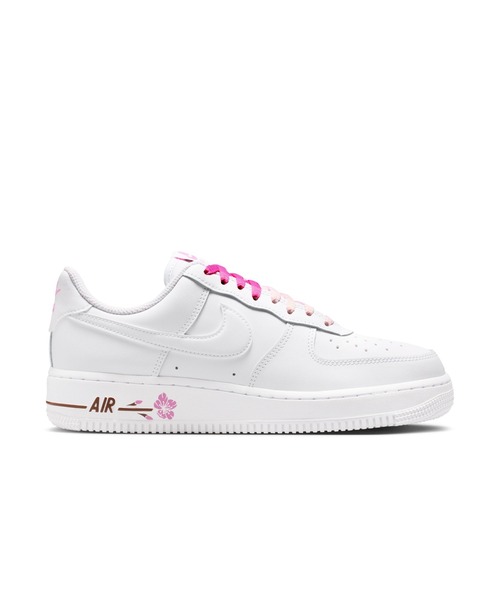 NIKE（ナイキ）の「NIKE/ナイキ WS ｴｱ ﾌｫｰｽ 1 07 SE（スニーカー・レディース・ホワイト×ピンク・22cm/23.5cm/23cm/22.5cm/25cm/24.5cm/24cm）」の6枚目の写真