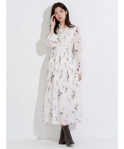 MERCURYDUO(マーキュリーデュオ)の「フラワーラッフルプリーツワンピース(ワンピース・レディース・ラベンダー/オフホワイト・MEDIUM/SMALL)」の5枚目の写真