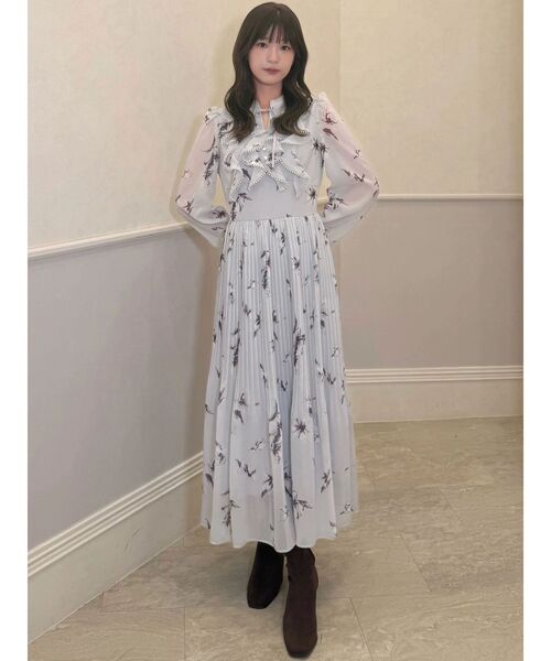 MERCURYDUO(マーキュリーデュオ)の「フラワーラッフルプリーツワンピース(ワンピース・レディース・ラベンダー/オフホワイト・MEDIUM/SMALL)」の11枚目の写真