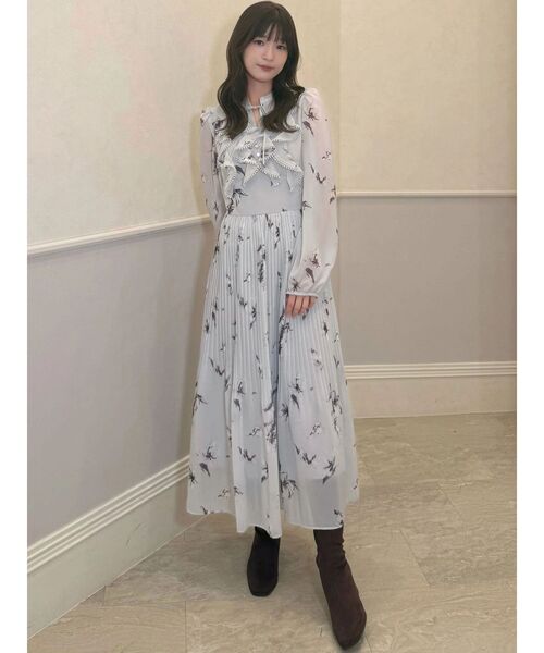 MERCURYDUO(マーキュリーデュオ)の「フラワーラッフルプリーツワンピース(ワンピース・レディース・ラベンダー/オフホワイト・MEDIUM/SMALL)」の13枚目の写真