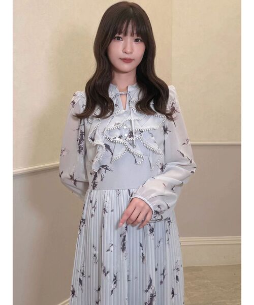 MERCURYDUO(マーキュリーデュオ)の「フラワーラッフルプリーツワンピース(ワンピース・レディース・ラベンダー/オフホワイト・MEDIUM/SMALL)」の18枚目の写真