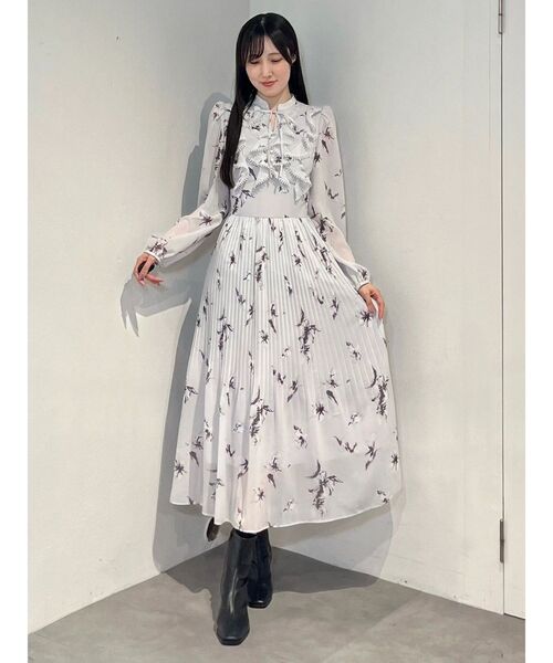 MERCURYDUO(マーキュリーデュオ)の「フラワーラッフルプリーツワンピース(ワンピース・レディース・ラベンダー/オフホワイト・MEDIUM/SMALL)」の22枚目の写真