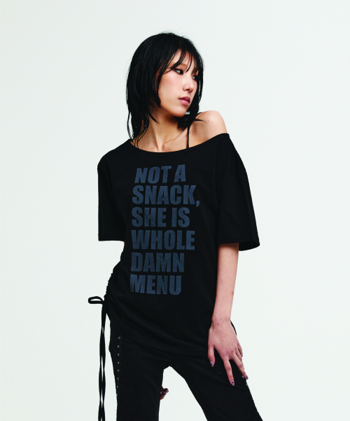 CUTOUT(カトアウト)の「シングラー ワンショルダー スリーブ-ブラック(Tシャツ/カットソー・レディース・その他・FREE)」の3枚目の写真