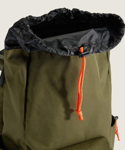 VANS(バンズ)の「SCURRY バックパック / Scurry Rucksack Mossy Olive VN000STYFR11(バックパック/リュック・メンズ・カーキ・ONE SIZE)」の4枚目の写真