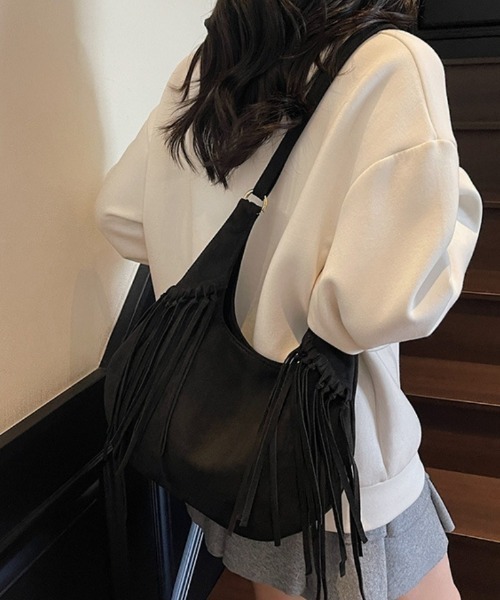 Ritzy(リッツィー)の「スエード調 フリンジショルダーバッグ(ショルダーバッグ・レディース・ブラック/レッド/ブルー/キャメル/ダークブラウン系・FREE)」の2枚目の写真