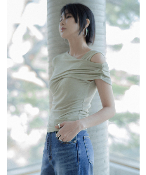 MEMUA(メムア)の「グロリアシャーリングハーフスリーブレス(アイボリー)(Tシャツ/カットソー・レディース・アイボリー/ベージュ/ダークグリーン/ブラック・FREE)」の6枚目の写真