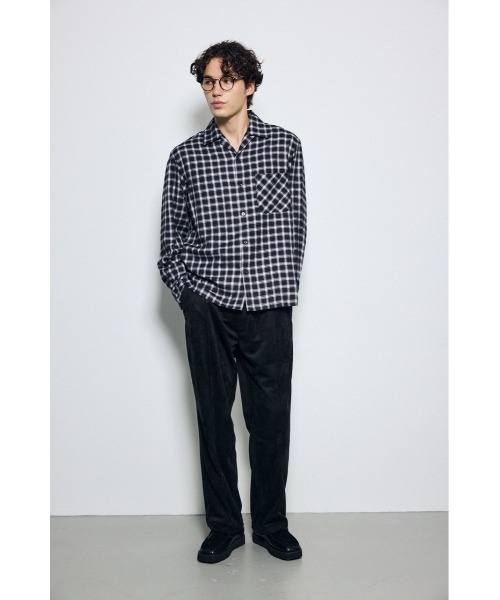 AZUL by moussy(アズールバイマウジー)の「【セットアップ対応】薄手フェイクスエードテーパードイージーパンツ 秋服 冬服(スラックス・メンズ・ブラック/ダークブラウン/グレー・LARGE/MEDIUM)」の8枚目の写真