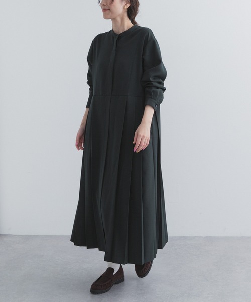 URBAN RESEARCH DOORS(アーバンリサーチドアーズ)の「『UR TECH』サイドプリーツ切替ワンピース(ワンピース・レディース・ブラウン/グリーン/チャコールグレー・MEDIUM/SMALL)」の3枚目の写真