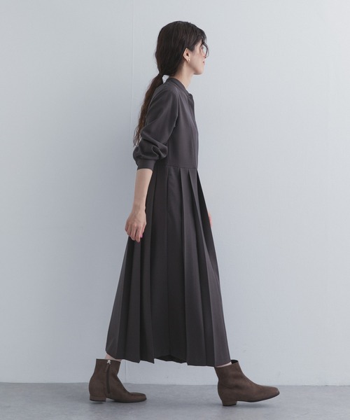 URBAN RESEARCH DOORS(アーバンリサーチドアーズ)の「『UR TECH』サイドプリーツ切替ワンピース(ワンピース・レディース・ブラウン/グリーン/チャコールグレー・MEDIUM/SMALL)」の5枚目の写真