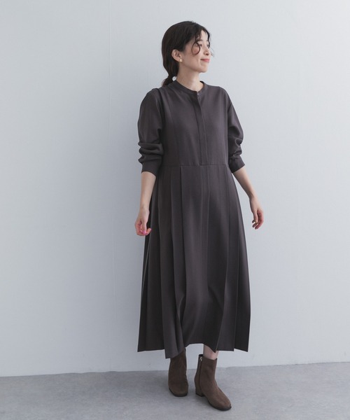 URBAN RESEARCH DOORS(アーバンリサーチドアーズ)の「『UR TECH』サイドプリーツ切替ワンピース(ワンピース・レディース・ブラウン/グリーン/チャコールグレー・MEDIUM/SMALL)」の6枚目の写真