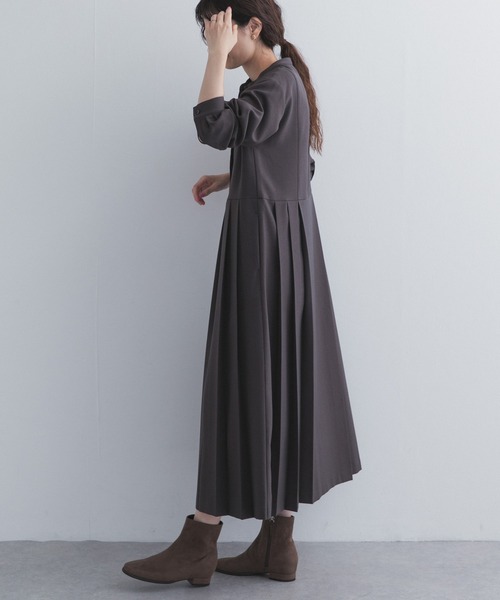 URBAN RESEARCH DOORS(アーバンリサーチドアーズ)の「『UR TECH』サイドプリーツ切替ワンピース(ワンピース・レディース・ブラウン/グリーン/チャコールグレー・MEDIUM/SMALL)」の9枚目の写真