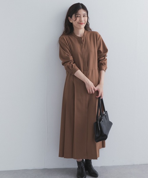 URBAN RESEARCH DOORS(アーバンリサーチドアーズ)の「『UR TECH』サイドプリーツ切替ワンピース(ワンピース・レディース・ブラウン/グリーン/チャコールグレー・MEDIUM/SMALL)」の14枚目の写真