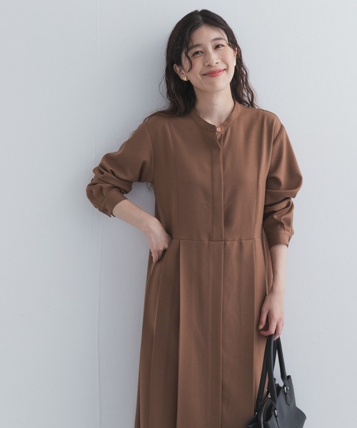 URBAN RESEARCH DOORS(アーバンリサーチドアーズ)の「『UR TECH』サイドプリーツ切替ワンピース(ワンピース・レディース・ブラウン/グリーン/チャコールグレー・MEDIUM/SMALL)」の18枚目の写真