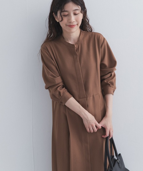URBAN RESEARCH DOORS(アーバンリサーチドアーズ)の「『UR TECH』サイドプリーツ切替ワンピース(ワンピース・レディース・ブラウン/グリーン/チャコールグレー・MEDIUM/SMALL)」の19枚目の写真
