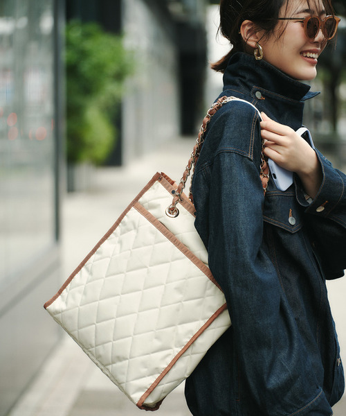 LeSportsac（レスポートサック）の「CHAIN N/S TOTE ムーンリットサンド（トートバッグ・レディース・ホワイト・FREE）」の4枚目の写真