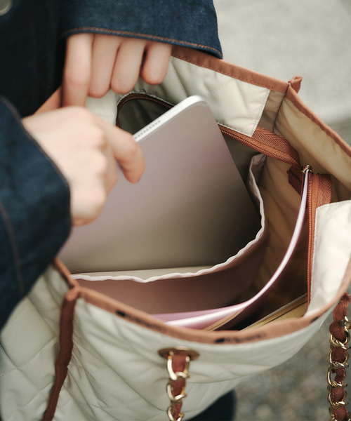 LeSportsac（レスポートサック）の「CHAIN N/S TOTE ムーンリットサンド（トートバッグ・レディース・ホワイト・FREE）」の6枚目の写真