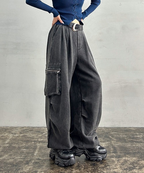 PAGEBOY(ページボーイ)の「ZIPタックカーゴスウェットパンツ【ドローコード付き/シルエット変化可能】(スウェットパンツ・レディース・グレー/ブラック/レッド・FREE)」の1枚目の写真
