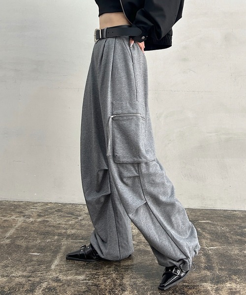 PAGEBOY(ページボーイ)の「ZIPタックカーゴスウェットパンツ【ドローコード付き/シルエット変化可能】(スウェットパンツ・レディース・グレー/ブラック/レッド・FREE)」の14枚目の写真