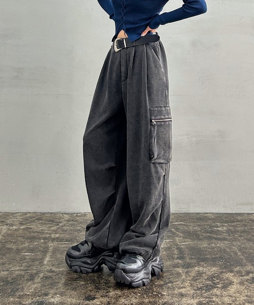 PAGEBOY(ページボーイ)の「ZIPタックカーゴスウェットパンツ【ドローコード付き/シルエット変化可能】(スウェットパンツ・レディース・グレー/ブラック/レッド・FREE)」の4枚目の写真