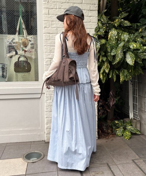 w closet(ダブルクローゼット)の「2WAYシャーリングキャミワンピース(ワンピース・レディース・ブルー/ネイビー・SMALL/MEDIUM)」の5枚目の写真