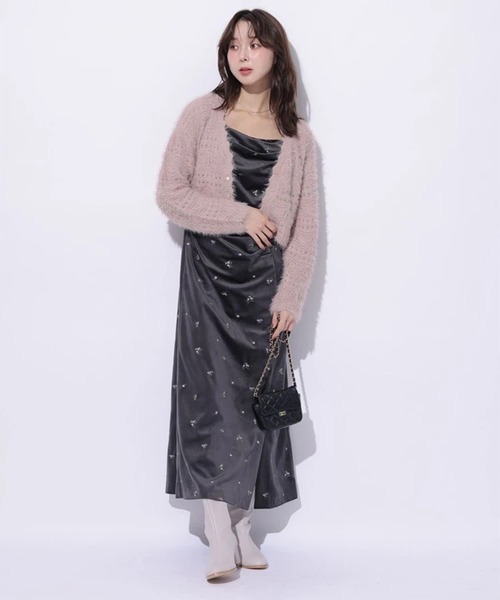 Mystrada(マイストラーダ)の「ベロア刺繍キャミワンピース(ワンピース・レディース・チャコールグレー/モカ・38/36)」の1枚目の写真