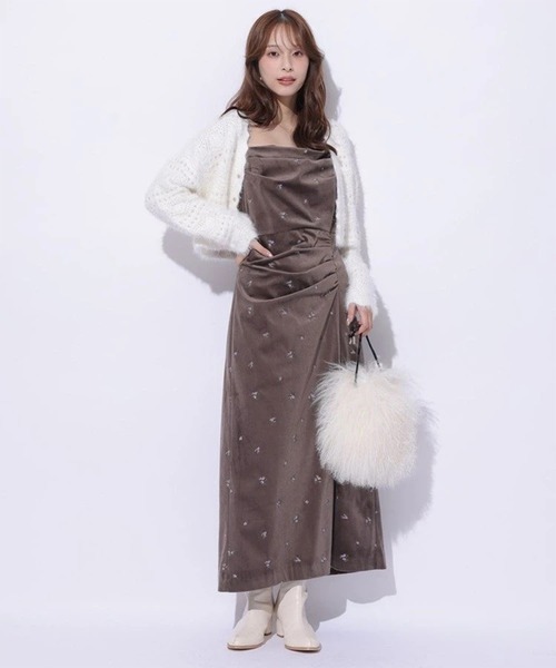Mystrada(マイストラーダ)の「ベロア刺繍キャミワンピース(ワンピース・レディース・チャコールグレー/モカ・38/36)」の2枚目の写真