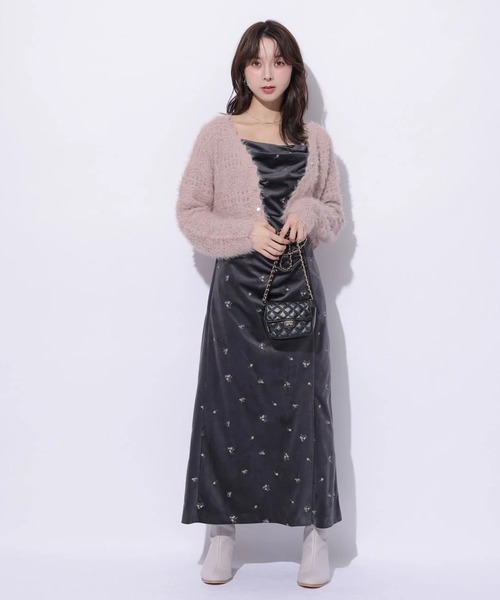 Mystrada(マイストラーダ)の「ベロア刺繍キャミワンピース(ワンピース・レディース・チャコールグレー/モカ・38/36)」の15枚目の写真